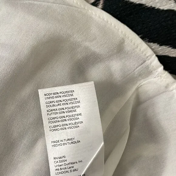 Anthropologie Wrap Dress Black and White Zebra Print size 16w NWT - Picture 8 of 8